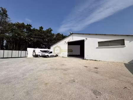 à louer – local commercial / entrepôt – 350 m² – forte visibilité sur la n7