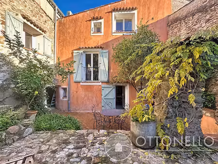 maison de village 7 pièces de 191 m2 à roquebrune-sur-argens avec cour intérieure