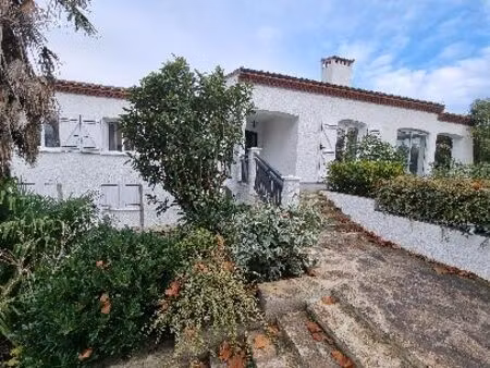 maison t6 avec garages et jardin