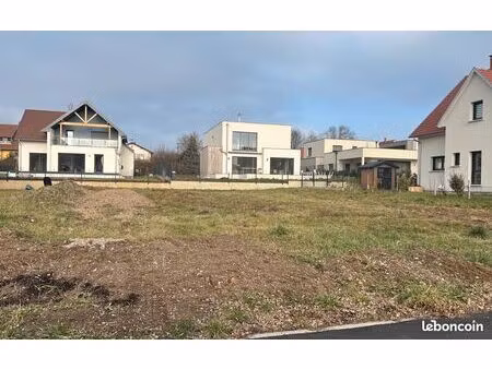 terrain constructible  viabilisé  libre d'architecte