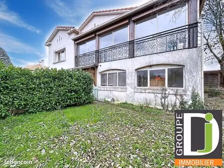 maison 8 pièces 204 m²