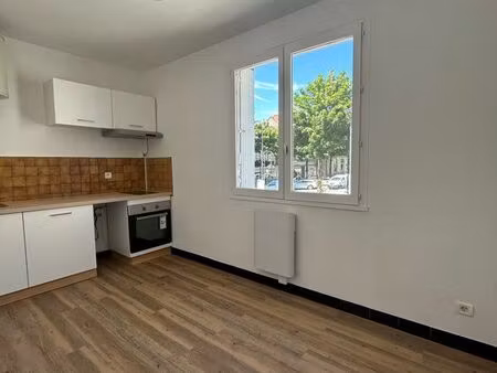 cosne sur loire centre ville. grand studio à louer 450 charges inclues