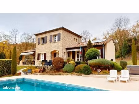 propriété 6 pièces 161 m²