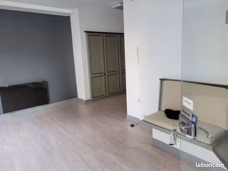 loue local commercial