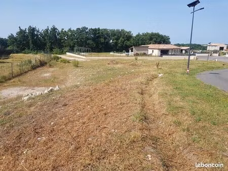 terrain 1 759 m² combefa