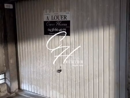 parking/box 15 m² échirolles