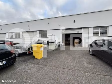 local d'activité 100 m²