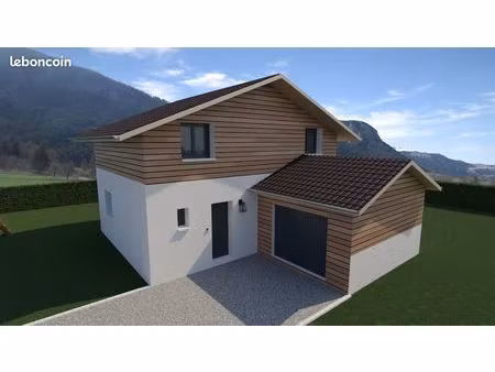 maison 4 pièces 700 m²