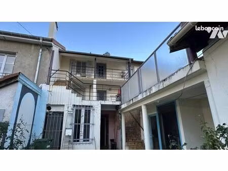 immeuble 183 m² st max