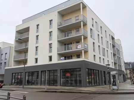 location commerce 70 m² à 165 m²