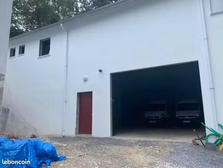 entrepôt 230 m2