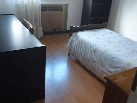 grande chambre à louer