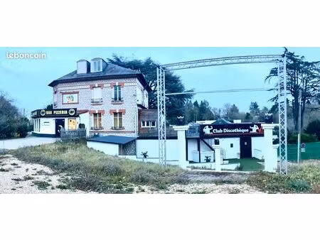 unique murs commerciaux comprenant maison 450 m2 avec restaurant au rdc et 2 appartements 