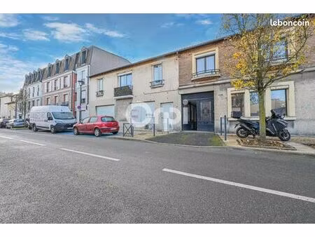 service santé 113 m²