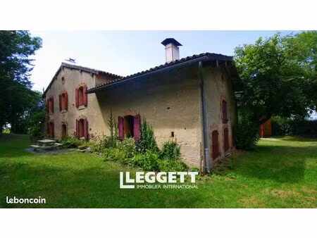 maison 9 pièces 360 m²