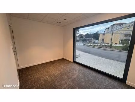 bureau  local professionnel avec salle d’attente-charges incluses-parking gratuit
