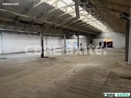 local logistique 820 m²