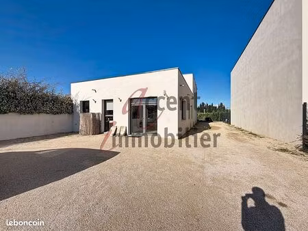 entrepôt 170 m² eygalieres