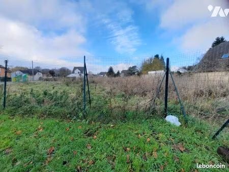 terrain 750 m² avion