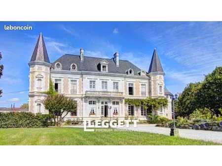 château 37 pièces 1 230 m²