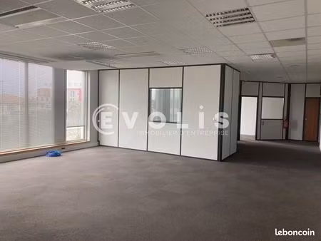 bureaux 169 m²