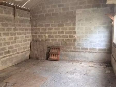 grand garage / local de stockage 50 m²