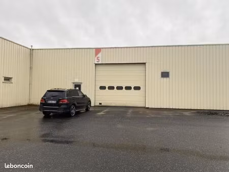 local d'activité 2 400 m²