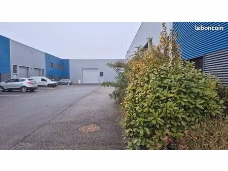 hall d’activité - 692 60 m²