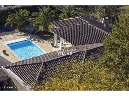 villa 1 pièce 130 m²