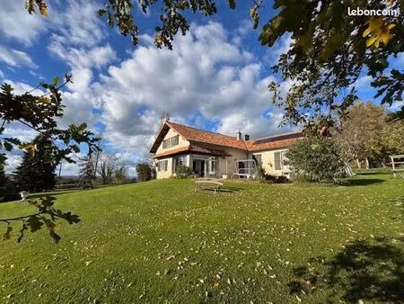 maison 7 pièces 222 m²