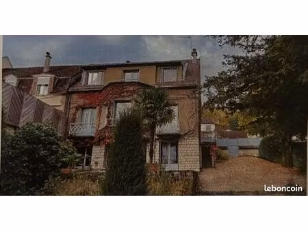 maison spacieuse à vendre à saint florentin - 5 chambres  jardin et rivière