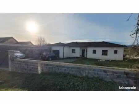 maison avec vue sur les pyrénées