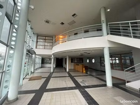 bureaux 1200 m² roussillon