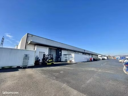 local d'activité 1 082 m²