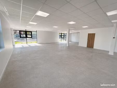 bureau 372 m²