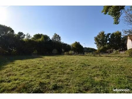 terrain 1086 m² volvic