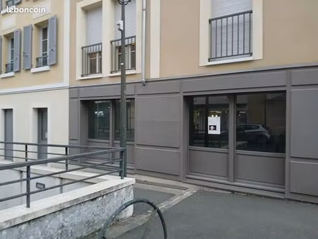 boutique 76 m² rambouillet