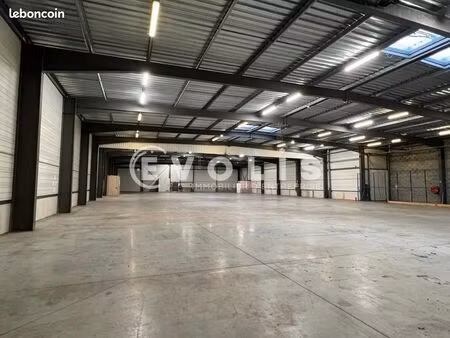 local logistique 2 000 m²
