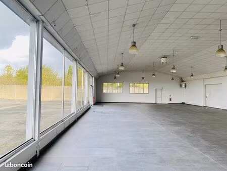 local commercial 1060 m² poulainville