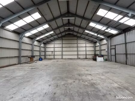 local 242 m² poulainville