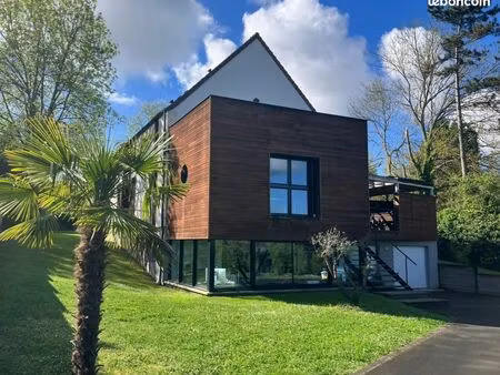 villa 8 pièces 317 m²