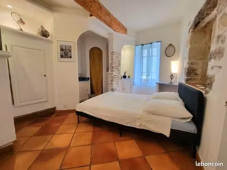 maison en pierre - proche rivièe