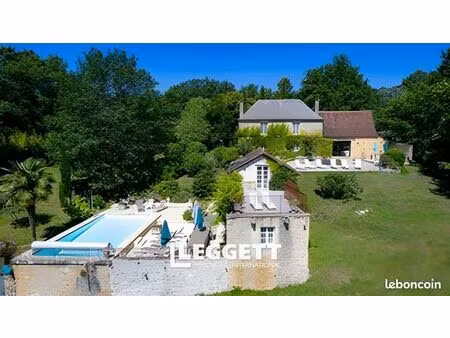 maison 8 pièces 240 m²