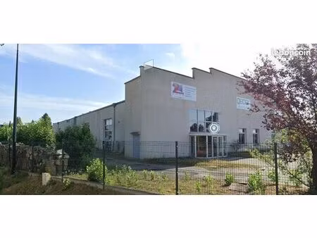local d’activité / bureau – 25m² - 78320