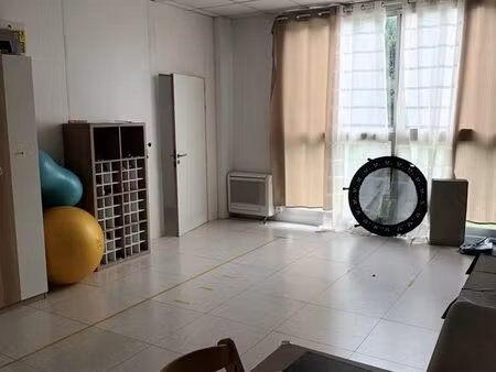 local d’activité / bureau – 33m² - 78320