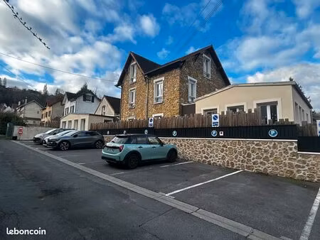 local commercial refait à neuf 178 m2