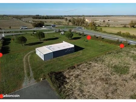vend local professionnelle de 160 m² avec terrain de 1859 m2