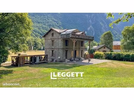 maison 8 pièces 143 m²