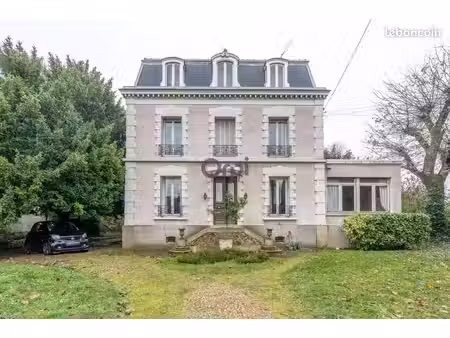 maison 8 pièces 235 m²