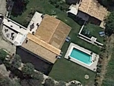 a vendre maison + dépendance sur parcelle de 2400 m2 avec piscine  jacuzzi  cuisine d'été 